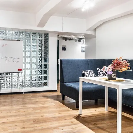 Dana-entire Very Quiet And 2 Таллин