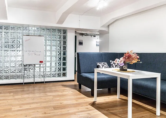 Dana-entire Very Quiet And 2 טאלין